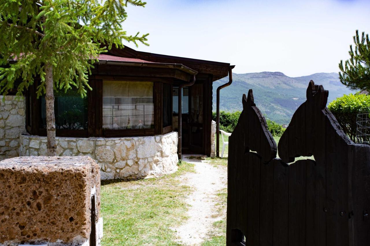 Villa Il Vecchio Olmo Gagliano Aterno Esterno foto