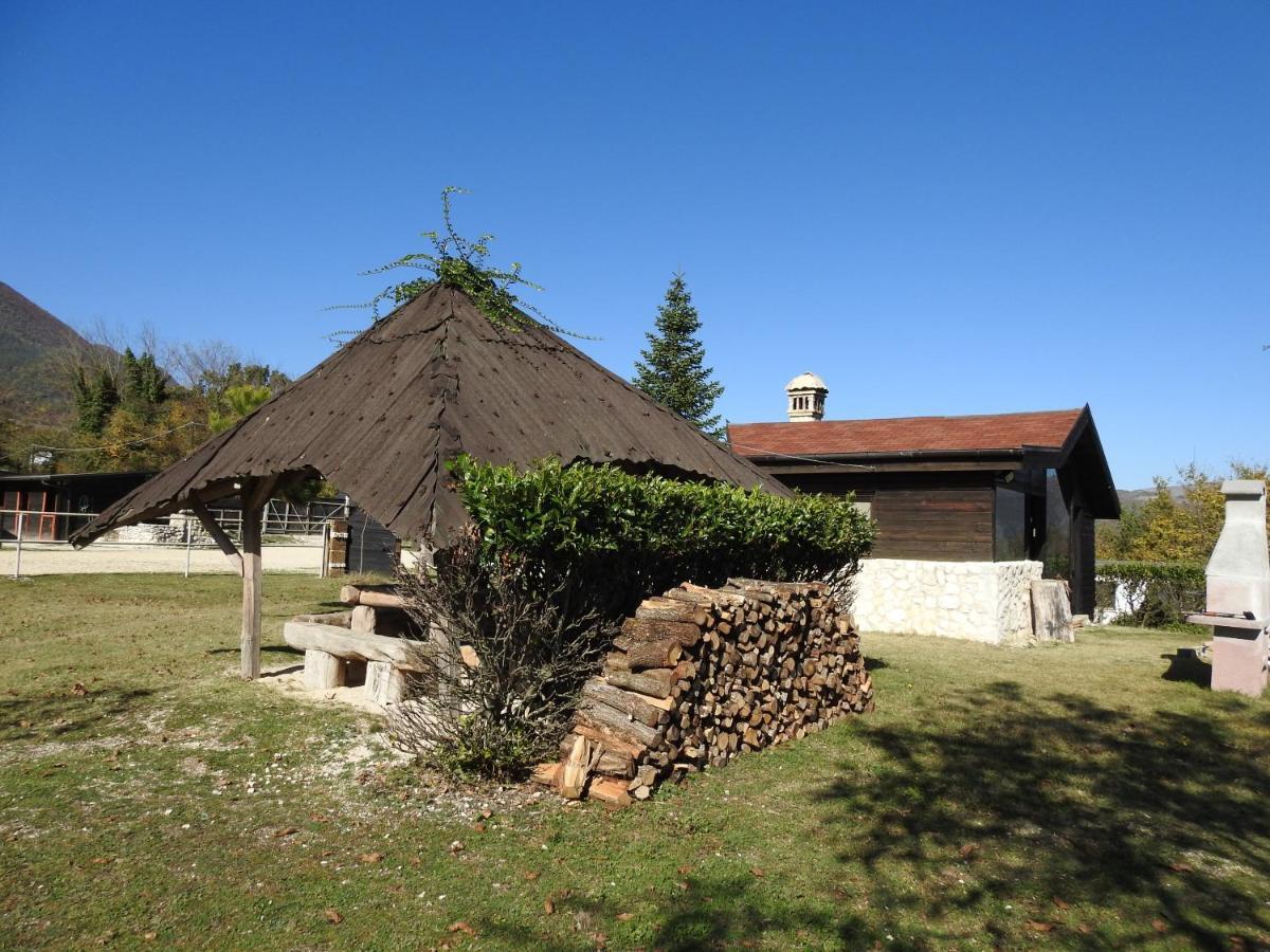 Villa Il Vecchio Olmo Gagliano Aterno Esterno foto